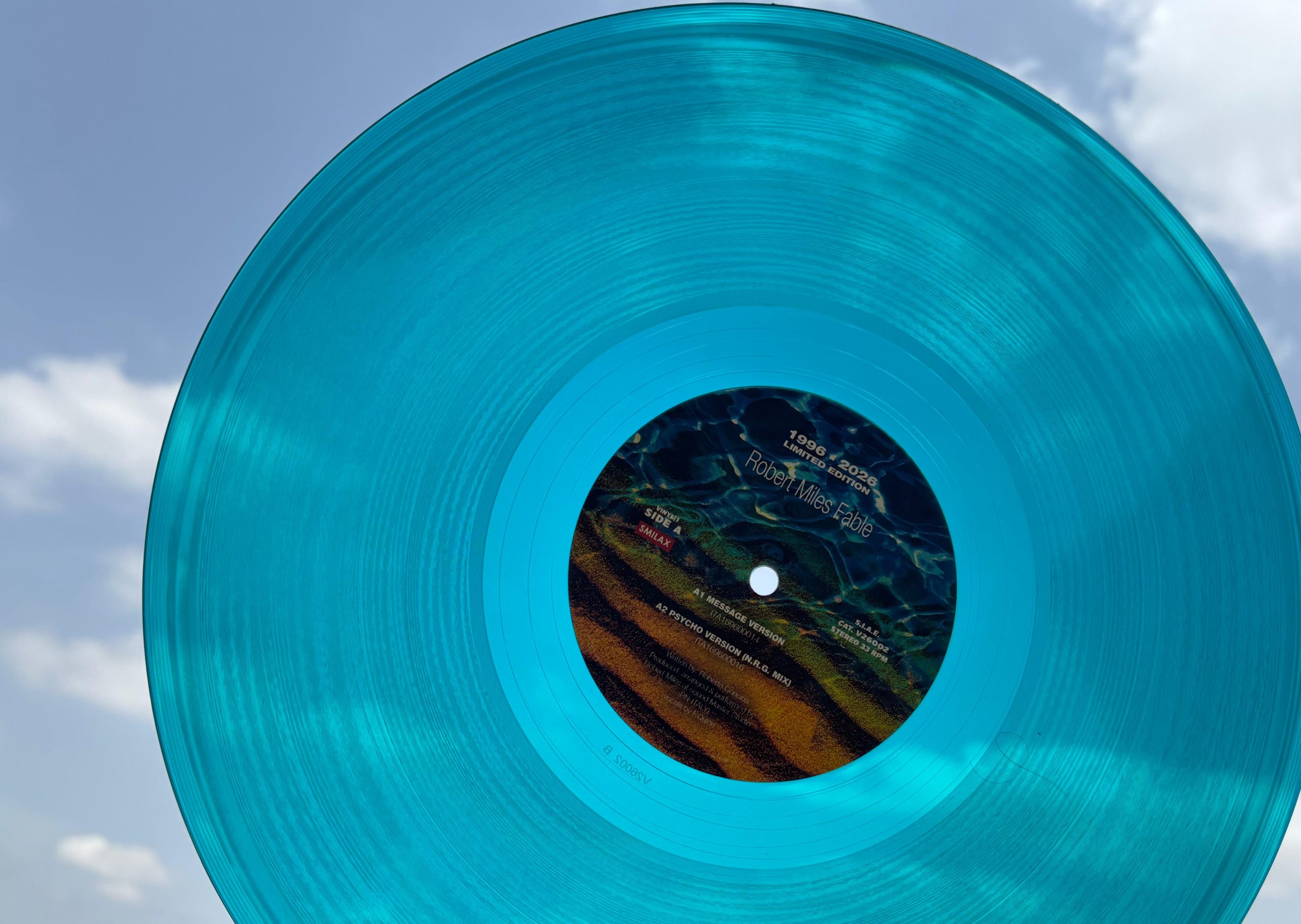 ROBERT MILES - FABLE (1996-2026)AZUL TRANSPARENTE 🩵  - Imagen 2